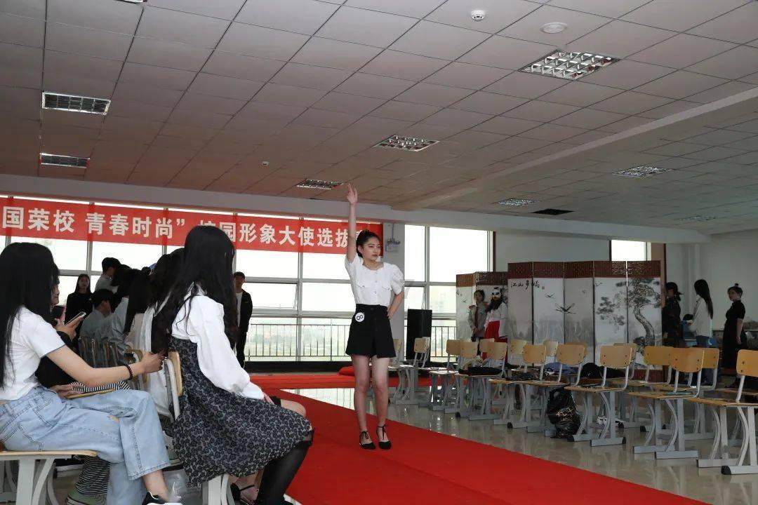 嘎嘎好玩!东北“小F4”乐游贵州西江千户苗寨啦!快来看看吧!