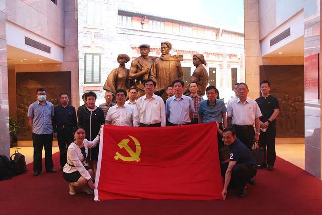 微软期权聚焦:1月25日成交36.18万张,未平仓合约230.96万张