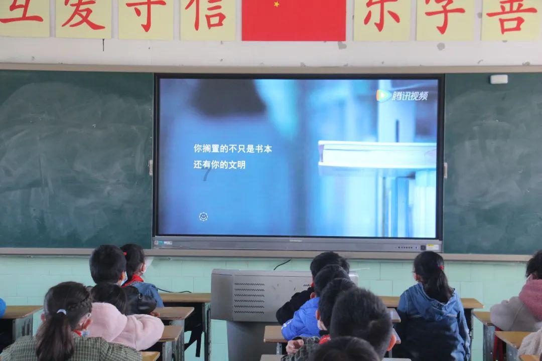 海绵包装内衬：保护商品的柔软屏障