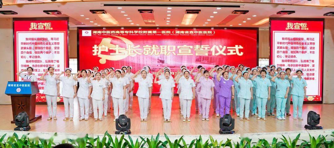 侯明昊林允为宠物狗敷面膜，谁留意额头写啥了？可爱度直接爆表
