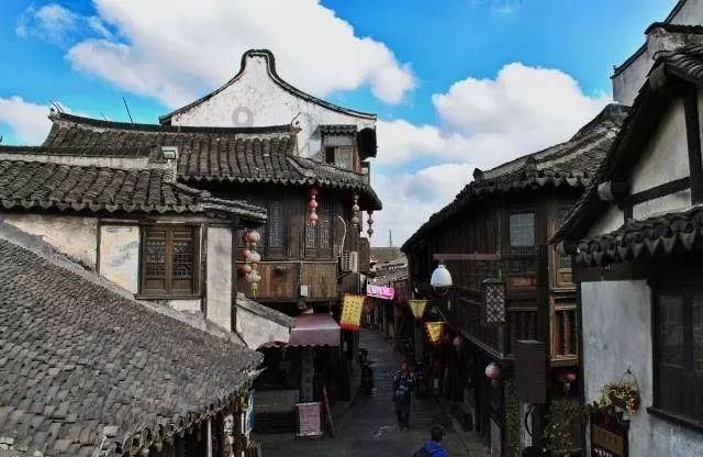 火车卧铺票价并不贵，但为何不把男女分开呢？游戏画面